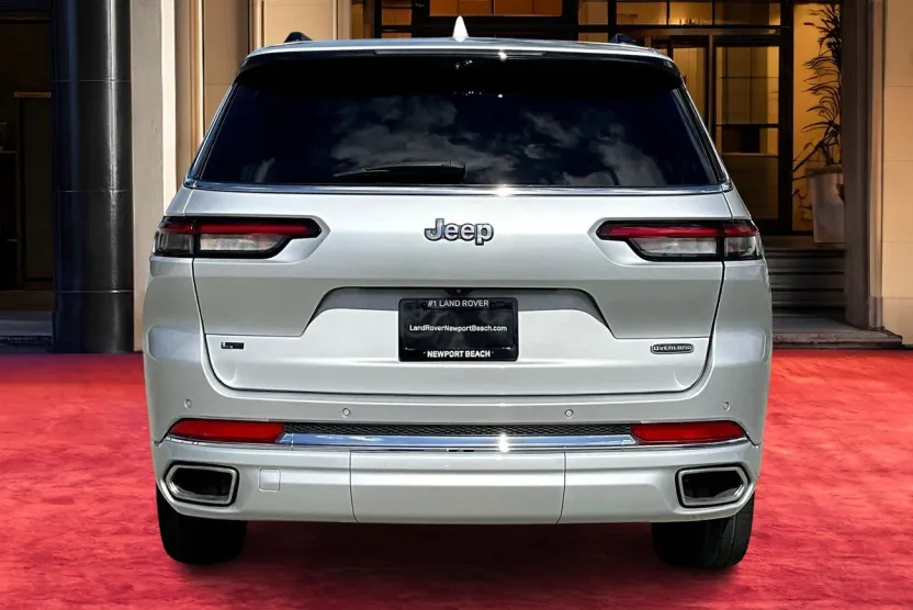 2022 Jeep Grand Cherokee Overland photo 1