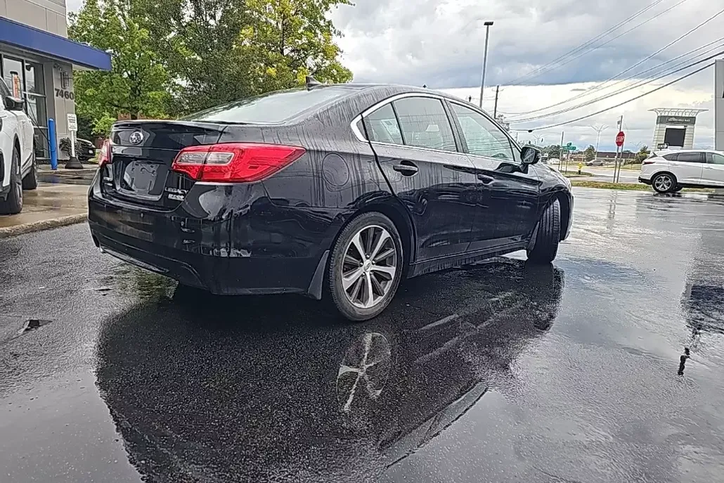 2017 Subaru Legacy 2.5i Limited photo 1