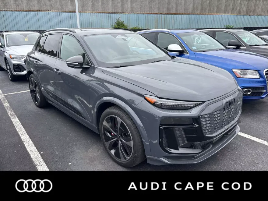 2025 Audi SQ6 photo 1