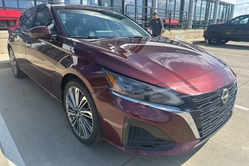 2023 Nissan Altima 2.5 SL photo 1