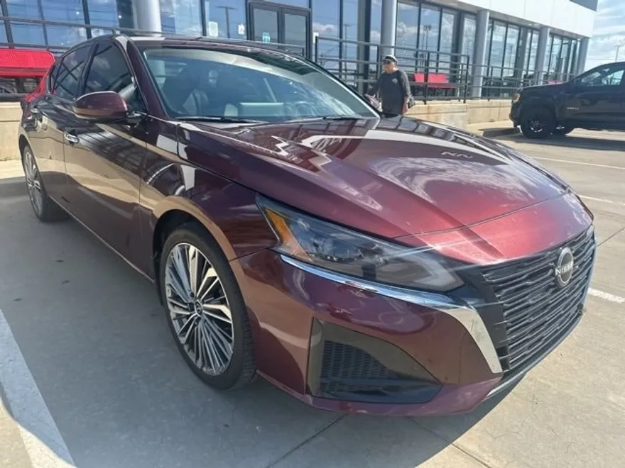 2023 Nissan Altima 2.5 SL photo 1
