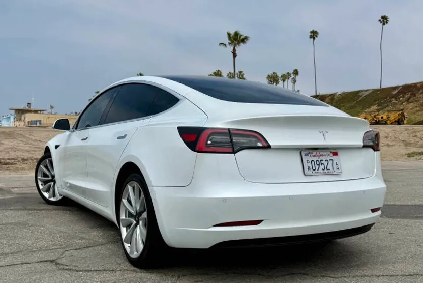 2020 Tesla Model 3 Standard Range Plus photo 1