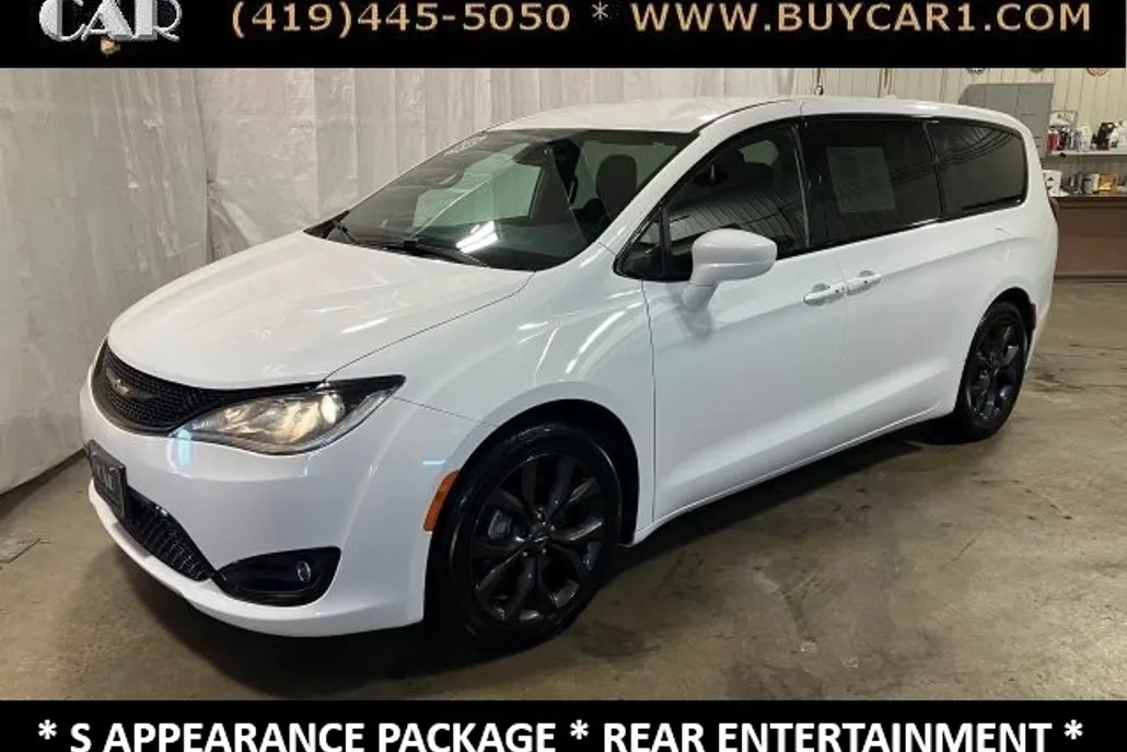 2018 Chrysler Pacifica Touring Plus photo 1
