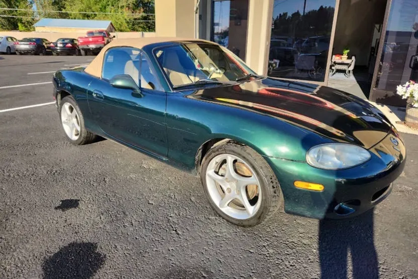 2002 Mazda MX-5 Miata Miata LS photo 1