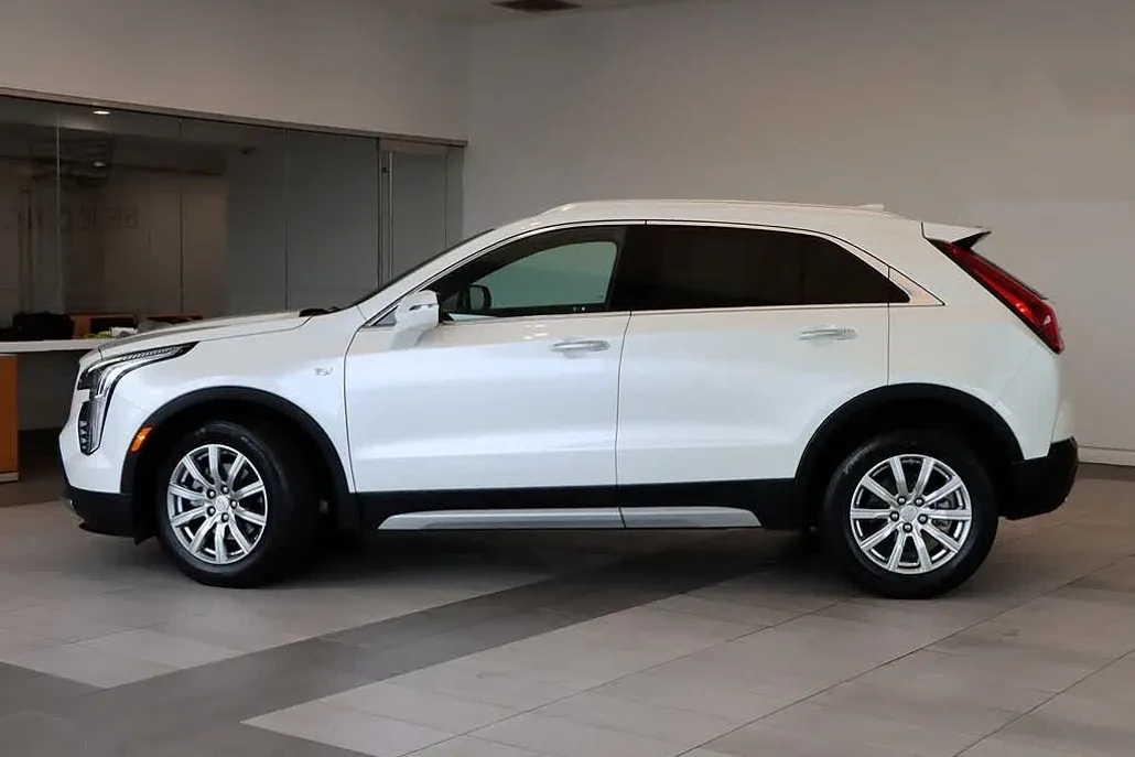 2023 Cadillac XT4 Premium Luxury photo 1