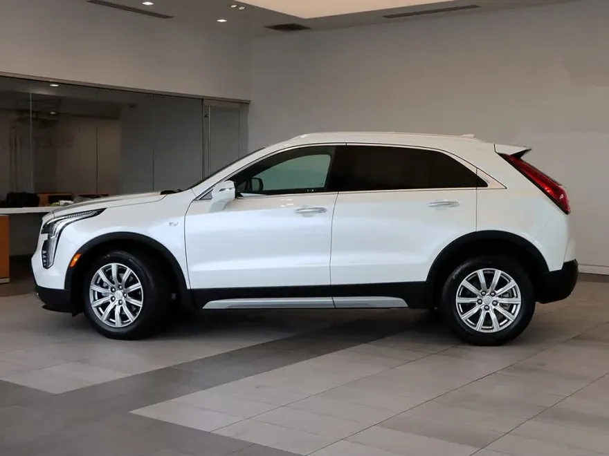 2023 Cadillac XT4 Premium Luxury photo 1