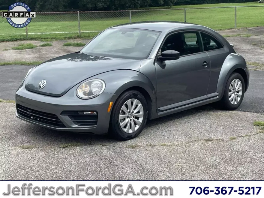 2017 Volkswagen Beetle 1.8T Classic photo 1