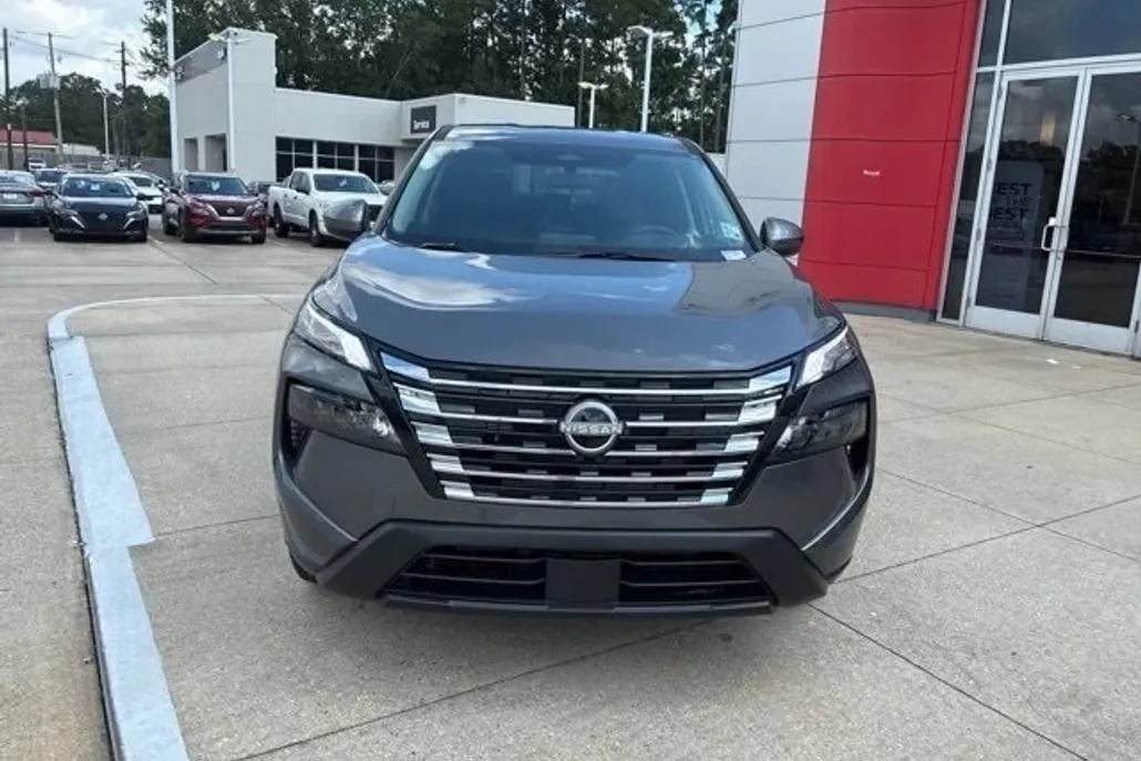 2026 Nissan Rogue SV photo 1