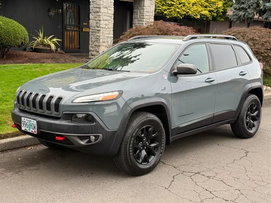 2015 Jeep Cherokee Trailhawk Sport photo 1