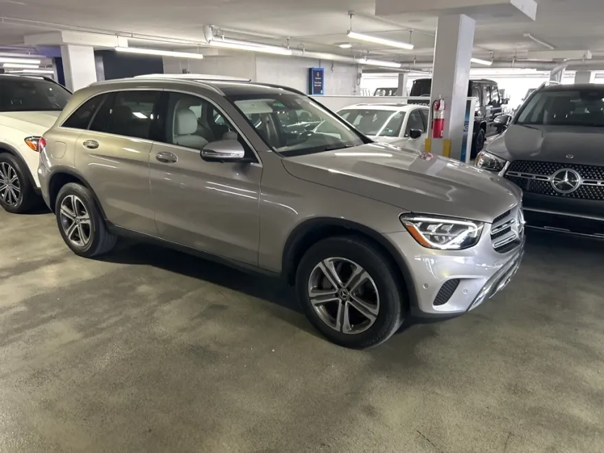 2022 Mercedes Benz GLC 300 photo 1