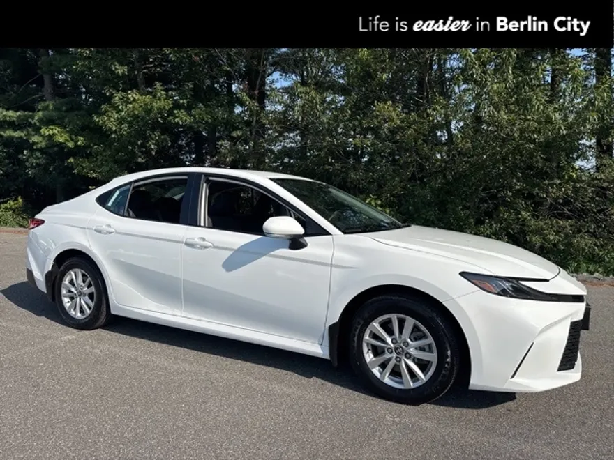 2025 Toyota Camry LE photo 1