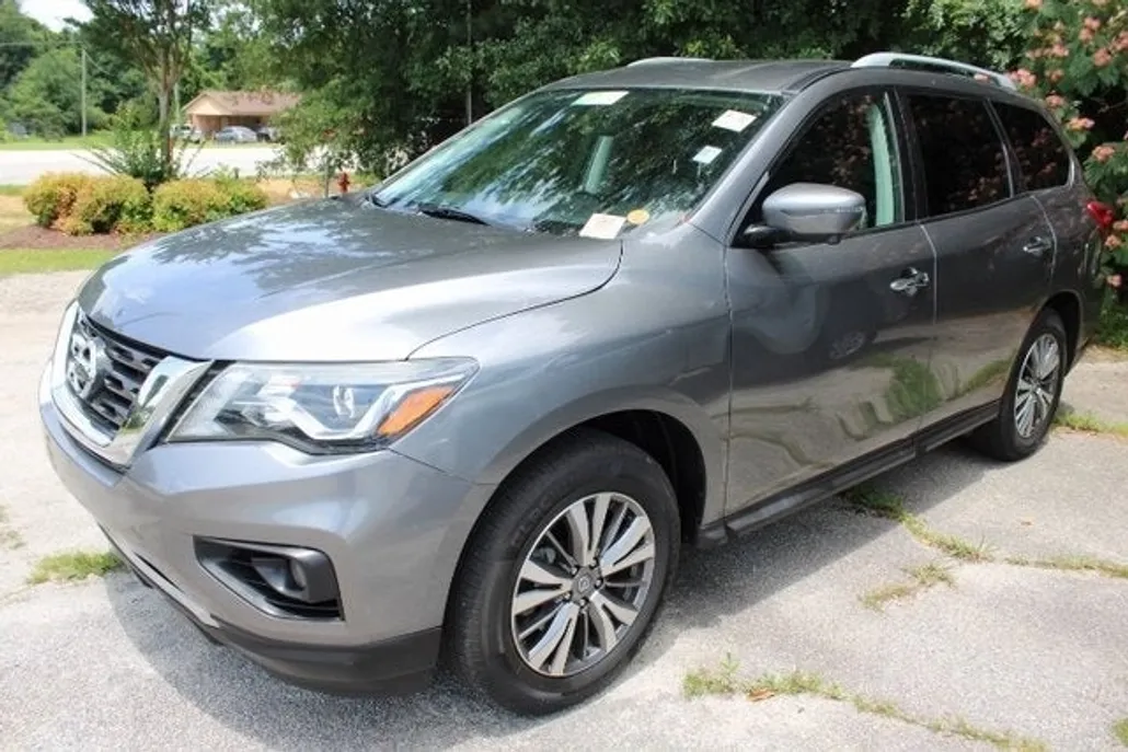 2020 Nissan Pathfinder SL photo 1