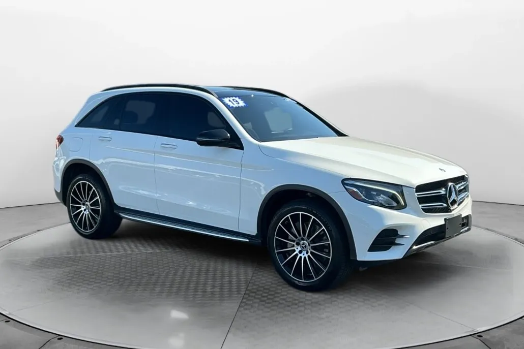 2019 Mercedes Benz GLC 300 photo 1