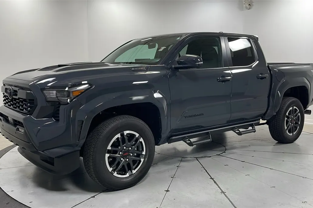 2025 Toyota Tacoma TRD Sport 4x4 photo 1