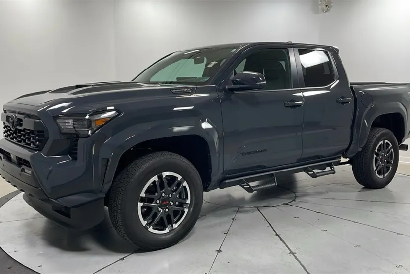 2025 Toyota Tacoma TRD Sport 4x4 photo 1