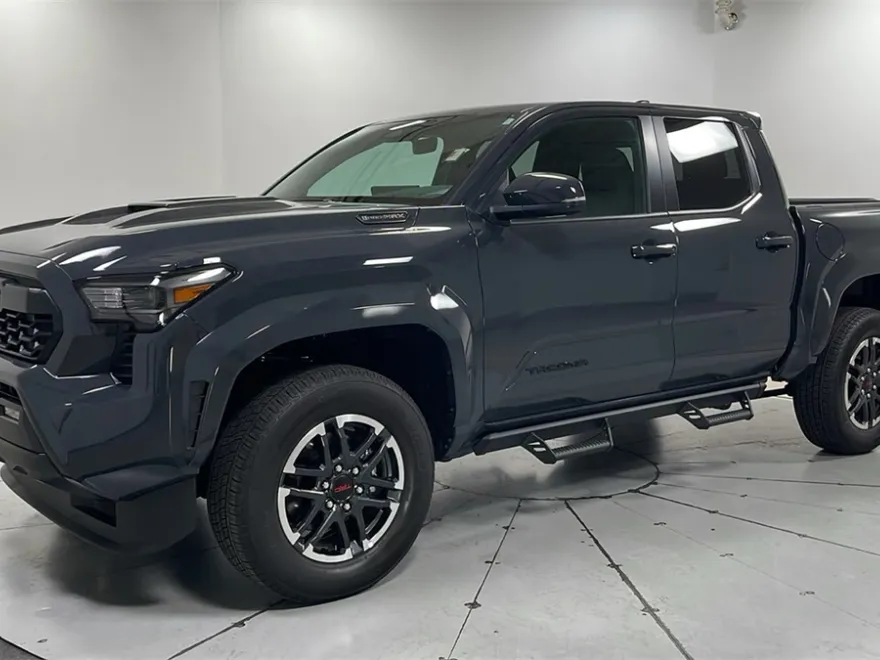 2025 Toyota Tacoma TRD Sport 4x4 photo 1