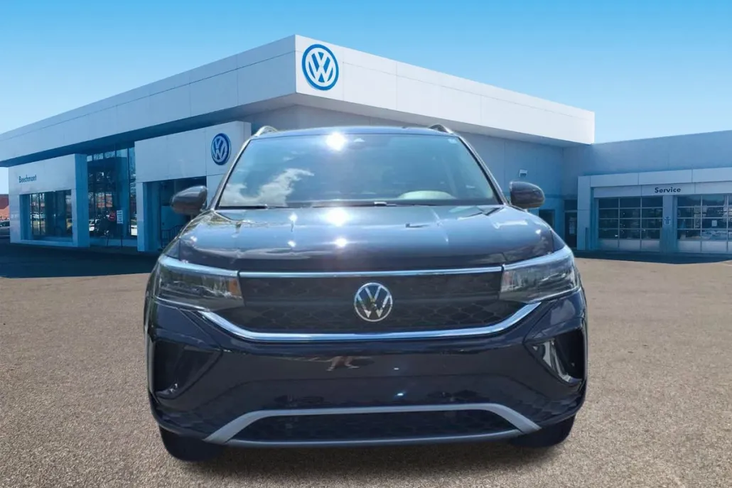 2024 Volkswagen Taos SE photo 1