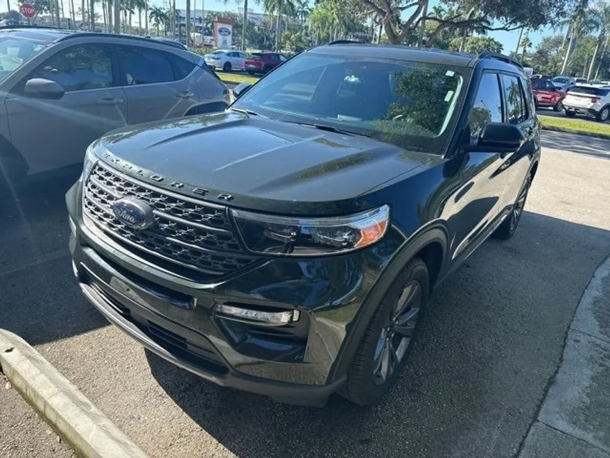 2022 Ford Explorer XLT photo 1