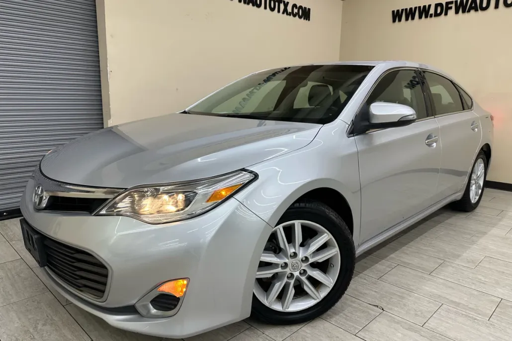 2013 Toyota Avalon XLE Premium photo 1