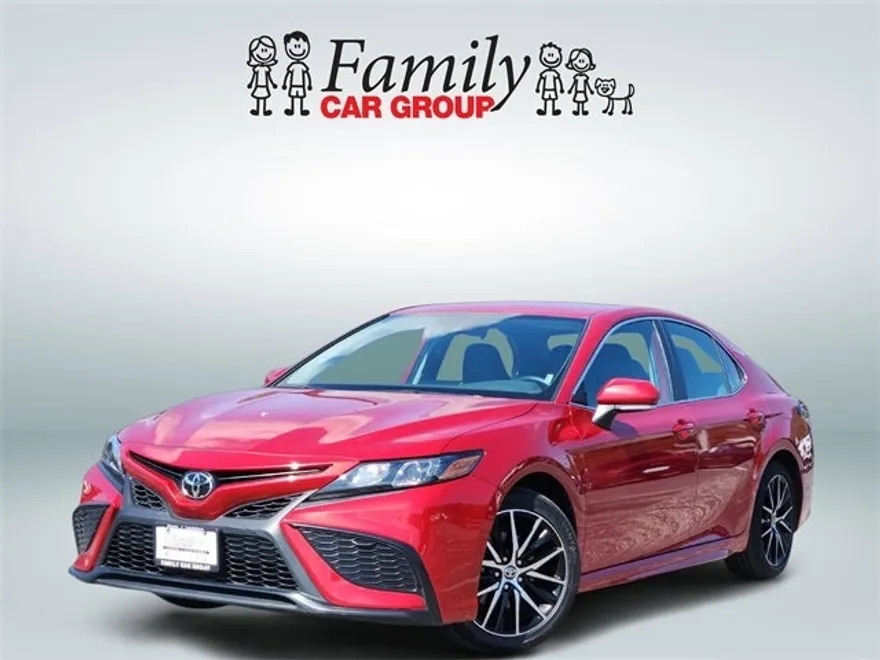 2024 Toyota Camry SE photo 1
