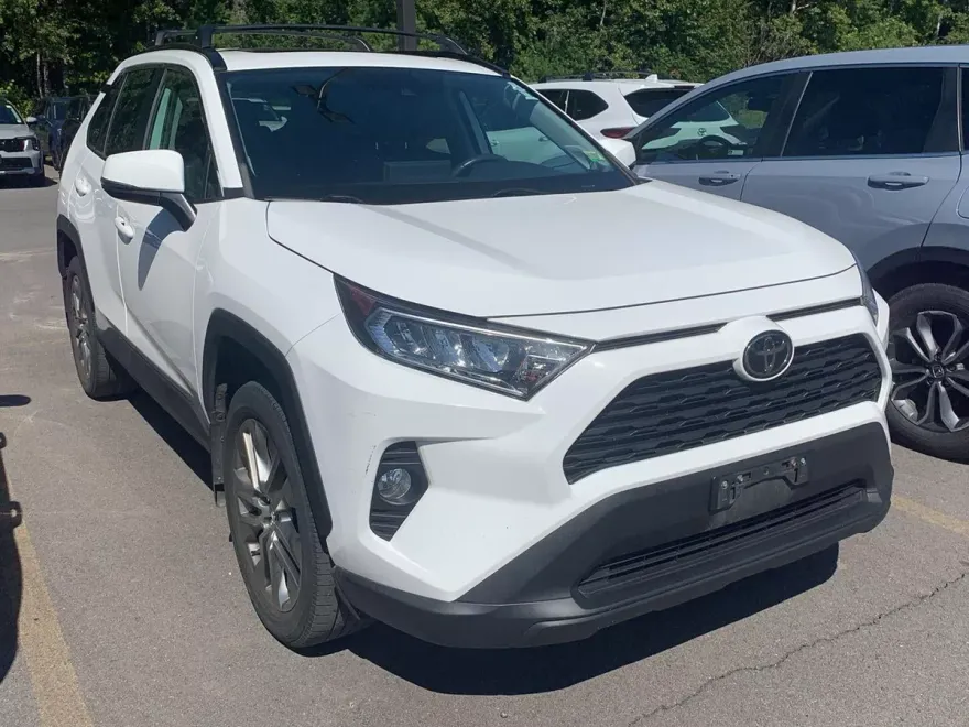 2020 Toyota RAV4 XLE Premium photo 1