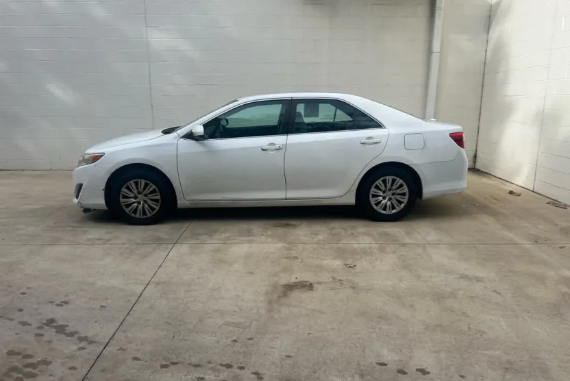 2013 Toyota Camry L photo 1
