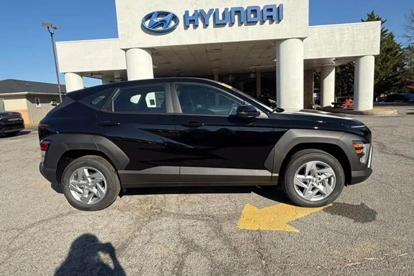 2026 Hyundai Kona SE photo 1