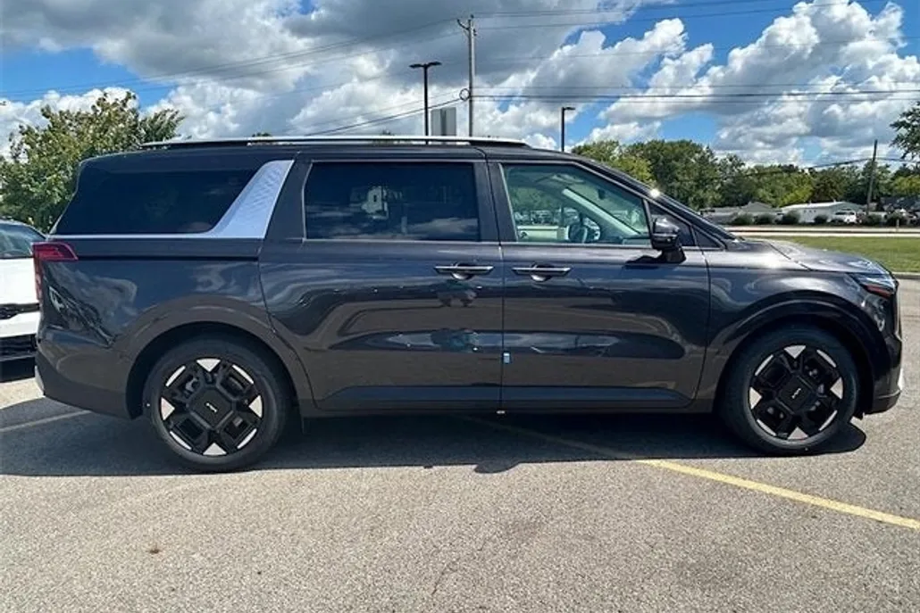 2026 Kia Carnival EX photo 1