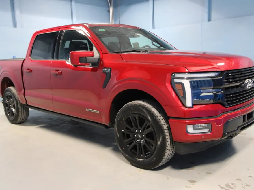 2025 Ford F-150 Platinum photo 1