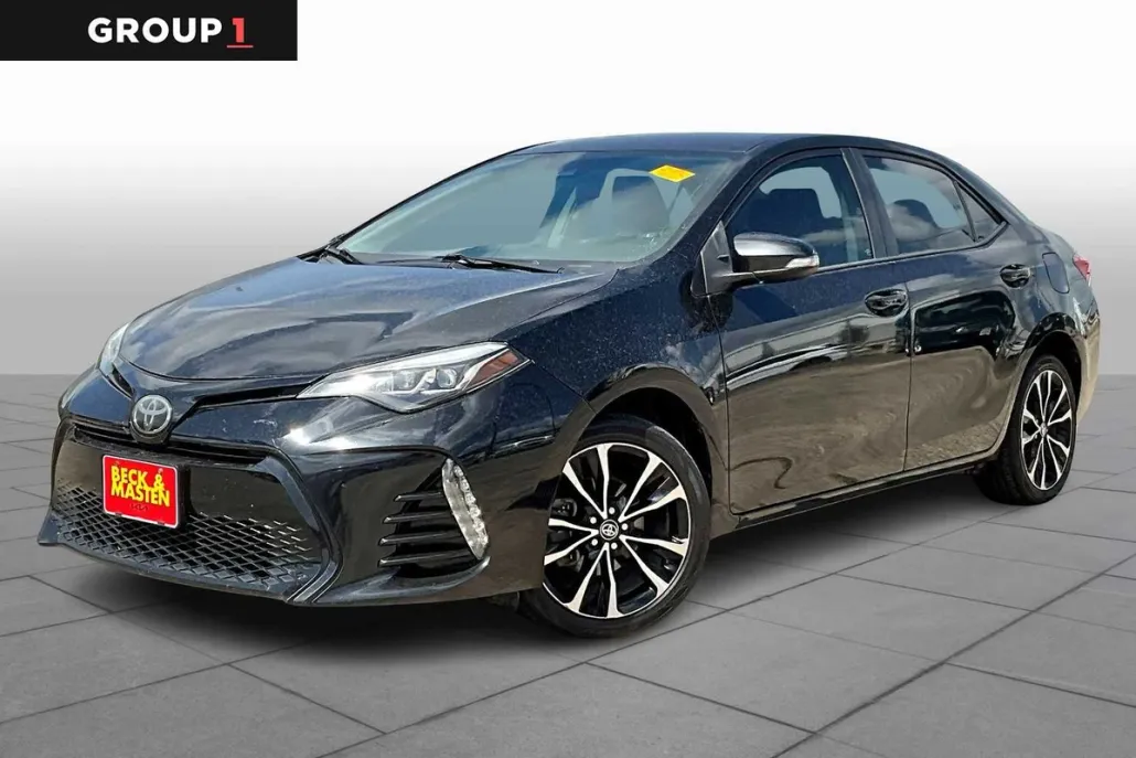 2018 Toyota Corolla LE photo 1