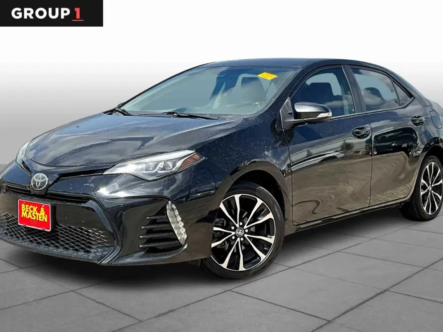 2018 Toyota Corolla LE photo 1
