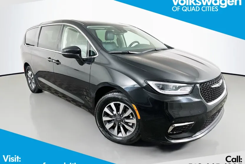 2022 Chrysler Pacifica Hybrid Touring L photo 1