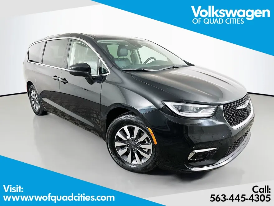2022 Chrysler Pacifica Hybrid Touring L photo 1