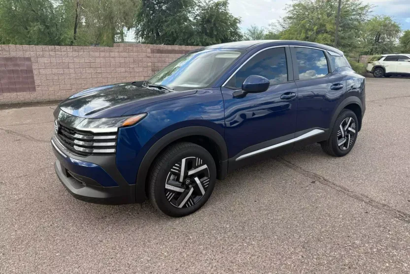 2025 Nissan Kicks SV photo 1