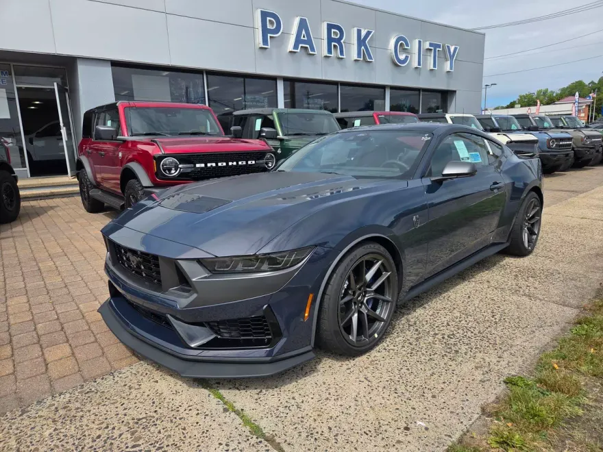 2025 Ford Mustang Dark Horse photo 1