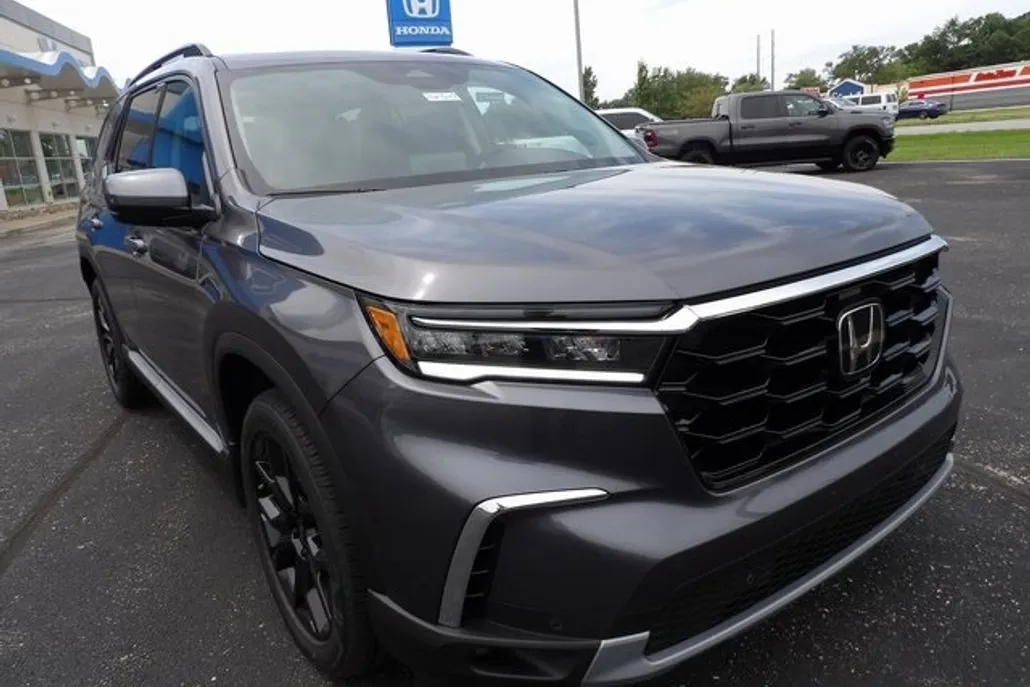 2025 Honda Pilot Touring photo 1
