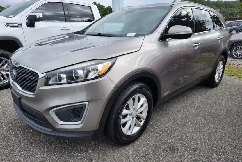 2018 Kia Sorento LX photo 1