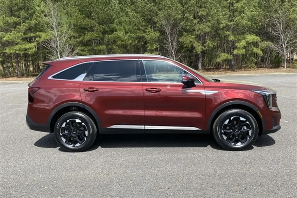 2025 Kia Sorento S photo 1