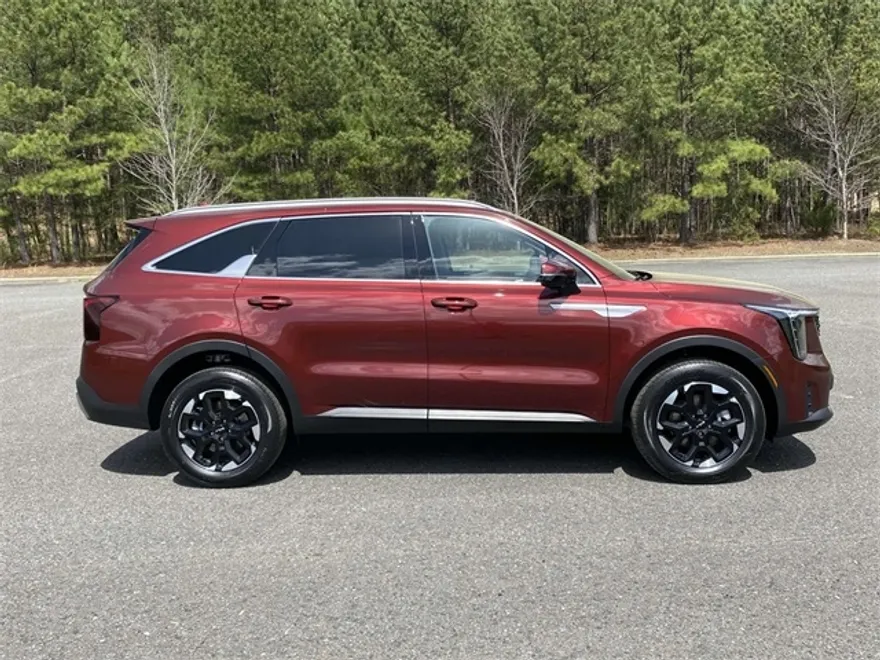 2025 Kia Sorento S photo 1