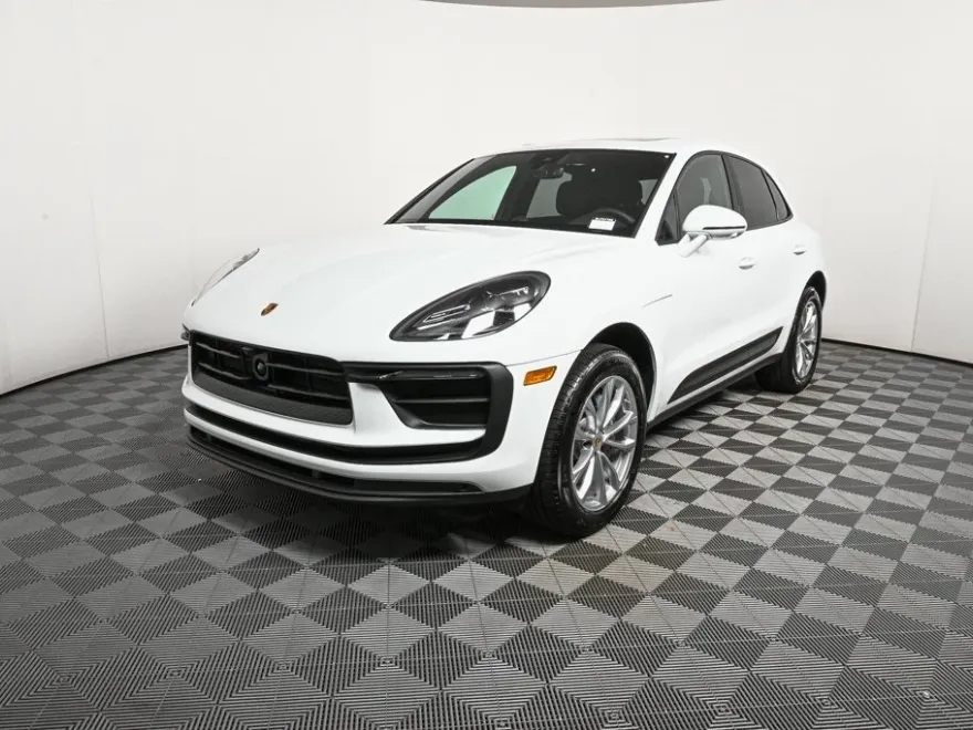 2025 Porsche Macan T photo 1