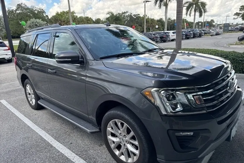 2020 Ford Expedition XLT photo 1