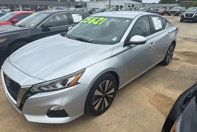 2022 Nissan Altima 2.5 SV photo 1