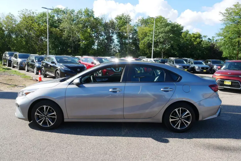 2024 Kia Forte LXS photo 1