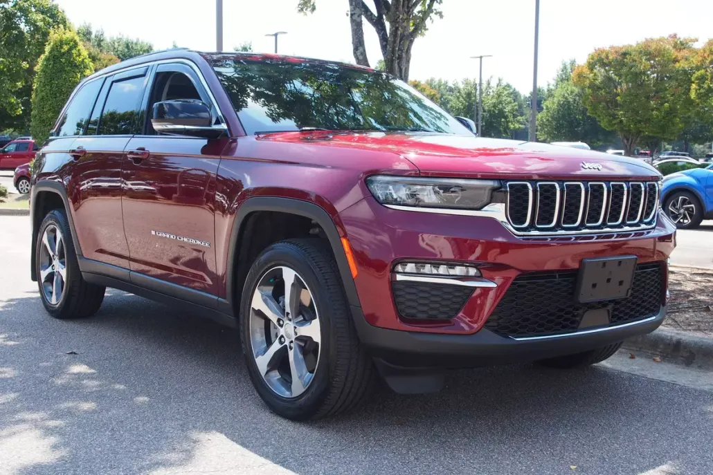 2023 Jeep Cherokee photo 1