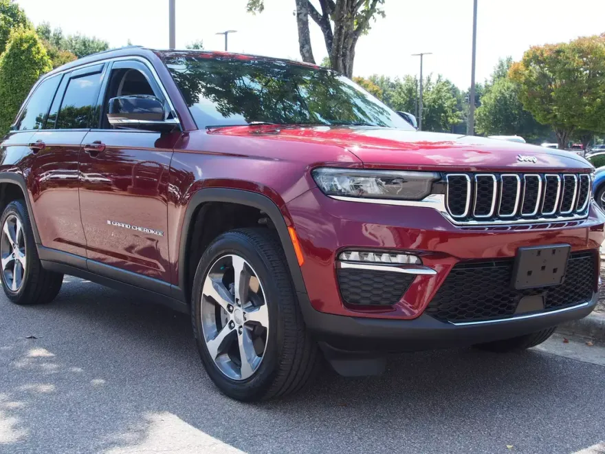 2023 Jeep Cherokee photo 1