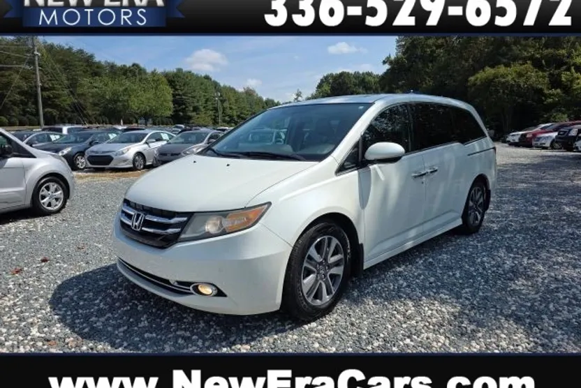 2015 Honda Odyssey Touring photo 1