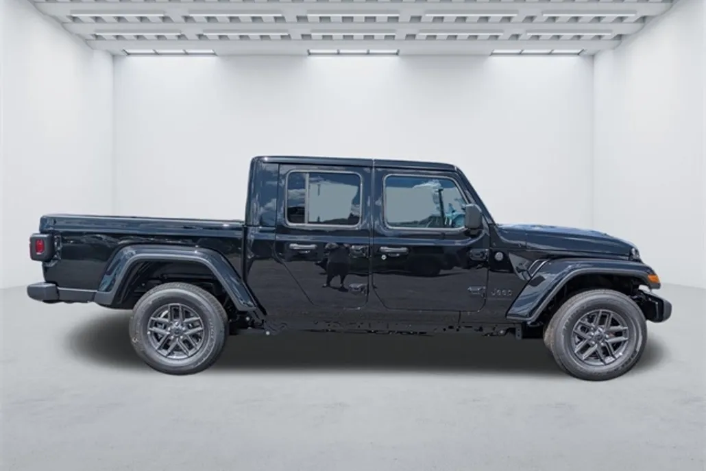 2025 Jeep Gladiator Sport S photo 1