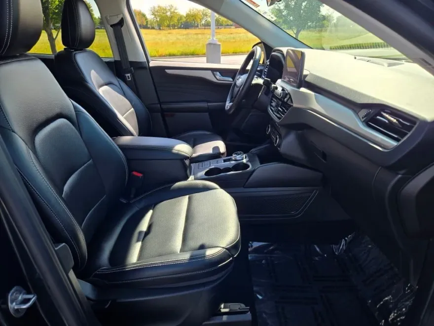 2022 Ford Escape SEL photo 1