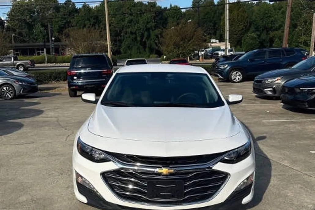 2023 Chevrolet Malibu 1LT photo 1