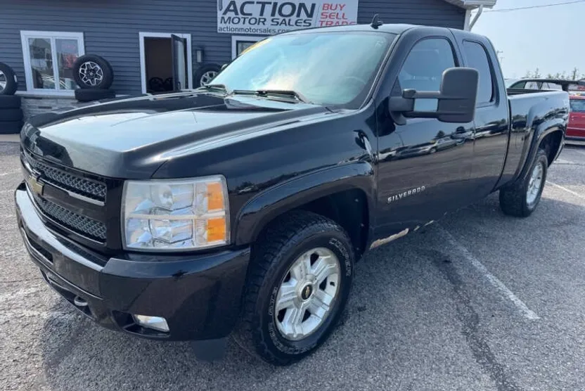 2011 Chevrolet Silverado 1500 LT photo 1